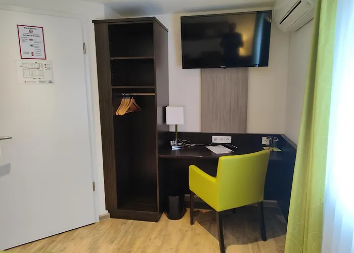 Hotel Gaestehaus Stock 3*